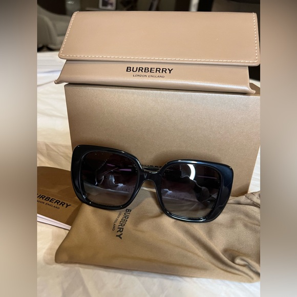 NWT Burberry Authentic Black Sunglasses 
Full Inclusion - Picture 3 of 12